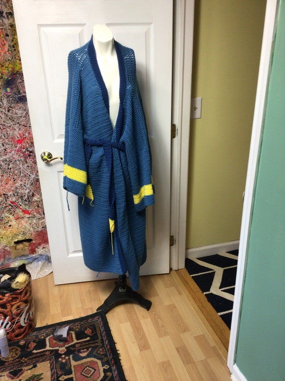 Vintage 1990’s Handknit Bath Beach Robe