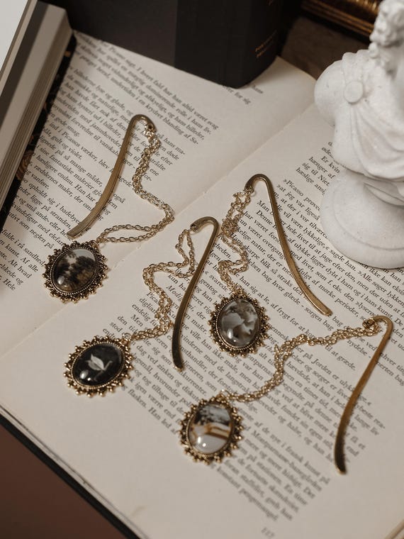 Vintage Cameo Metal Hook Bookmarks