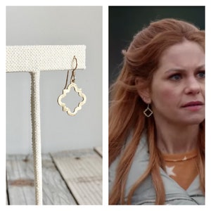 Worn on Aurora Teagarden Mysteries - Honeymoon Honey Murder - Gold Quatrefoil