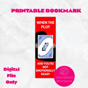 Peut inclure: Marque-page imprimable avec un fond rouge et le texte "WHEN THE PLOT" et "AND YOU'RE NOT EMOTIONALLY READY". Le marque-page présente un design de carte Uno. Les mots "Digital File Only" sont également présents.