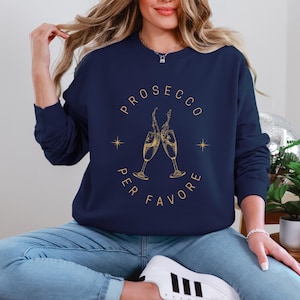 Prosecco Per Favore Sweatshirt – Funny Italian Wine Lover Pullover – Unisex Gildan – 11 Colors – Bubbly Gift Idea – Ships Worldwide