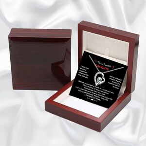 Benutzerdefinierte Nachricht Halskette Geschenk für Schwiegertochter • Personalisierte Karte & Herz Anhänger • Hochzeits-, Geburtstags- oder Muttertags-Anhänger Schmuck