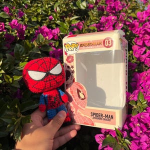 Virkmönster för en funko-liknande amigurumi med en montera-själv-låda