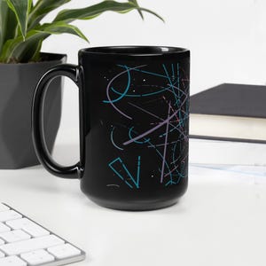 クールなオフィススタイルのためのユニークで芸術的なデザインのギフトカップを備えたスタイリッシュなコーヒーマグ