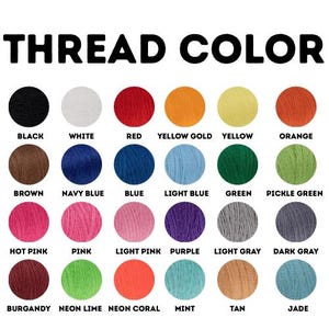 K&ouml;nnte beinhalten: Ein Farbfeld mit der Aufschrift "THREAD COLOR". Die Tabelle zeigt 21 Garnfarben, die jeweils durch einen kreisf&ouml;rmigen Farbfleck dargestellt werden. Zu den Farben geh&ouml;ren Schwarz, Wei&szlig;, Rot, Gelbgold, Gelb, Orange, Braun, Marineblau, Blau, Hellblau, Gr&uuml;n und Essiggr&uuml;n.