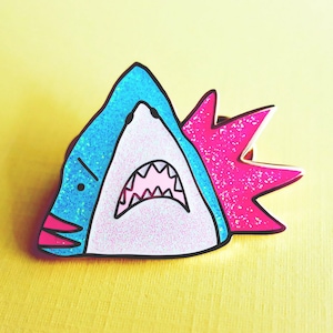 Boom Shark Enamel Pin 画像 1