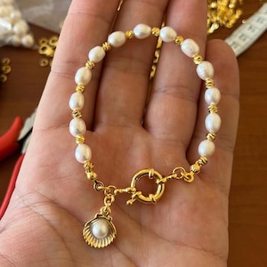 イエローゴールドのホワイトパールのビーズブレスレットのパール