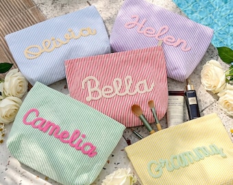 Trousse de maquillage personnalisée en seersucker, pochette de voyage pour les vacances avec prénom en chenille, trousse cadeau de demoiselle d'honneur, cadeaux pour elle