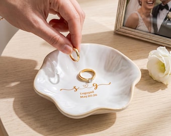 Personalized Ceramic Engaged Ring Tray, Custom Jewelry Dish For Wedding Date Gifts, Gift for Mr and Mrs