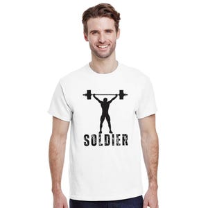 Maglietta girocollo unisex pesante Soldier Gym Graphic Tee / Gildan 5000 immagine 8