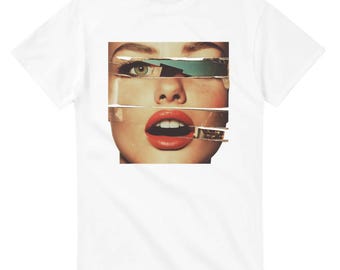 Puede incluir: Una camiseta blanca con un gráfico de la cara de una mujer. La cara está parcialmente oscurecida por tiras de papel, revelando solo los ojos, la nariz y la boca. Los labios de la mujer están pintados de rojo brillante.
