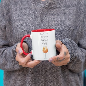 Taza &quot;No necesito terapia, solo necesito un spritz&quot; - Regalo divertido para cócteles, taza para amantes del Aperol, taza italiana de verano para amigos - Taza para la hora feliz