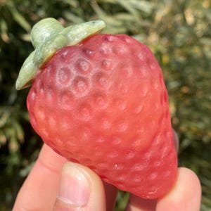 2.9&quot; Red smelting stone,quartz crystal,hand carved,Crystal Strawberries specimen,Red smelting stone Strawberries,Home Decoration