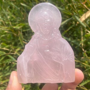 3.4&#39;&#39; Natural Rose crystal,Rose crystal Jesus,quartz crystal,hand carved,Crystal Jesus skull,Home Decoration 1pc