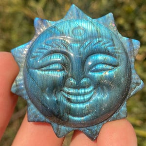 1.7&quot; Natural labradorite quartz,quartz crystal,hand carved,Crystal sun specimen,labradorite sun,Home Decoration