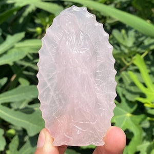 3.8&#39;&#39; Natural Rose crystal,crystal Virgin Mary,quartz crystal,hand carved,Rose crystal Virgin Mary skull,Home Decoration 1pc