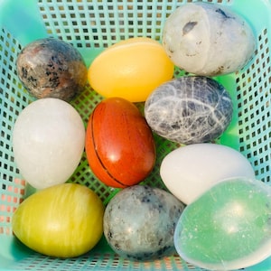 Natural Mini crystal egg,quartz crystal,hand carved,Crystal egg specimen,Home Decoration Crystal Gifts