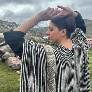 100% Alpaca Poncho