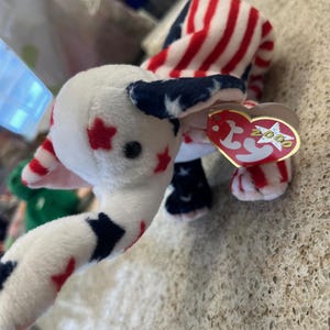 Righty 2000 Beanie Baby