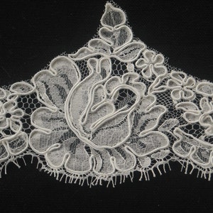 Elbow Length Veil embellished with Alencon Lace image 3