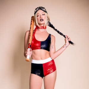 ENSEMBLE COSTUME ARLEQUIN Sugarpuss, mini débardeur, short taille haute coquin, bouffon rouge noir cosplay méchant