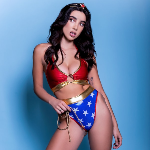 Sugarpuss STAR SUPERHELD SET, Sportliches Ring-Top und Highwaist High Cut Scrunchback Böden mit Gold Lasso, Superheld Cosplay Kostüm