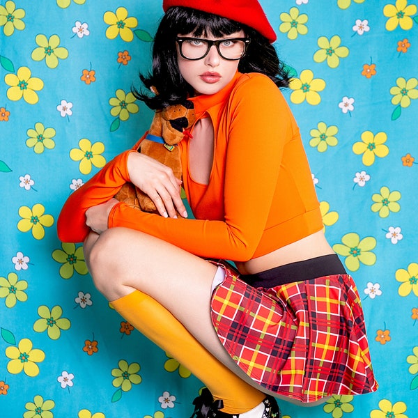 Sugarpuss BRAINS of the MYSTERY GANG Plaid Schoolgirl Set, top naranja de manga larga con cuello simulado, minifalda roja a cuadros, disfraz de cosplay