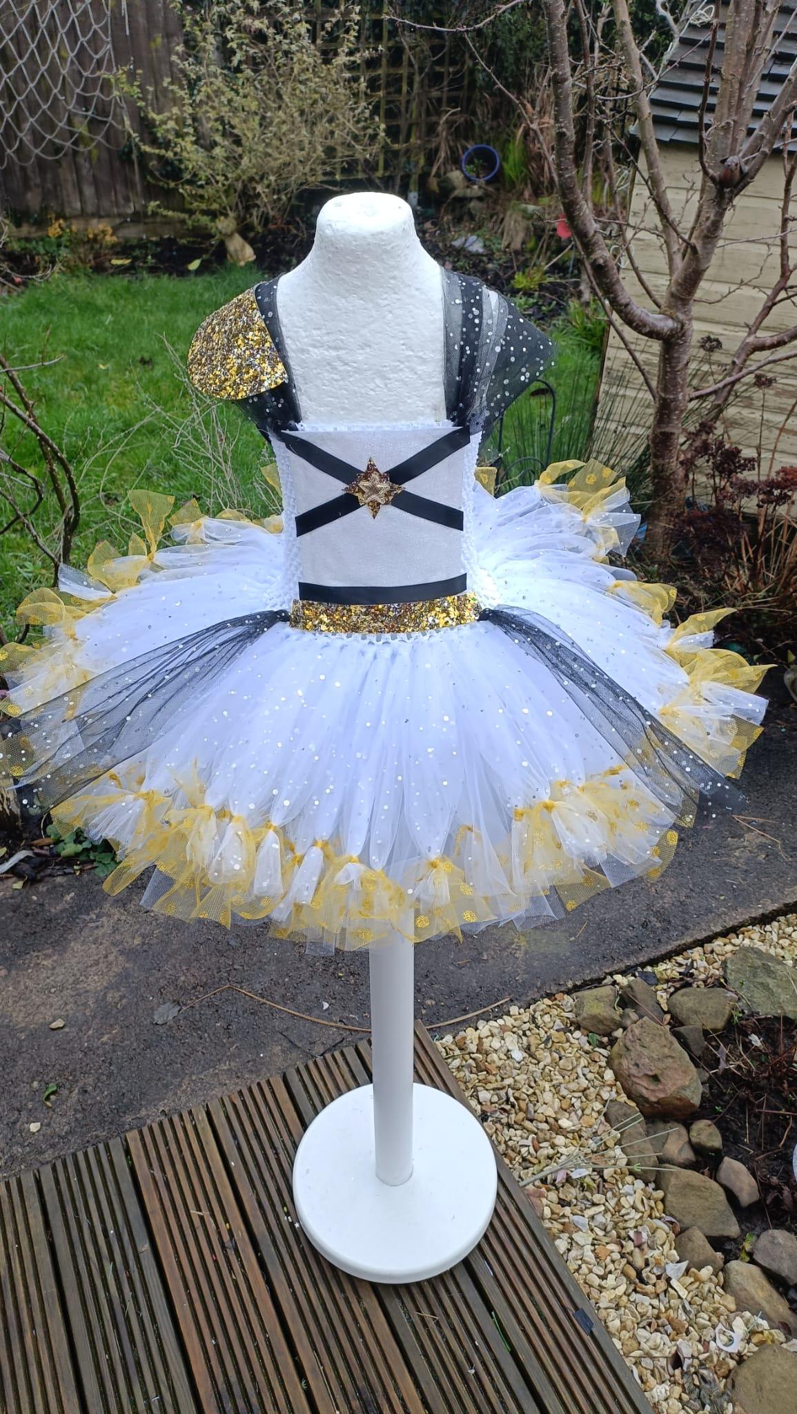 black and blue white and gold dress costume Girls Demon Cosplay Hunter – 3-Piece Golden Pop Singer Outfit With 3D Print Jacket & Shorts For Halloween, 3-14Y Girls Demon Cosplay Costume 2025loversale