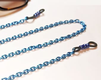 Leggera catena di occhiali da sole in alluminio blu metallizzato, porta cinturino occhiali da lettura, catena di occhiali da vista, collana cordino perline di vetro / 27 pollici