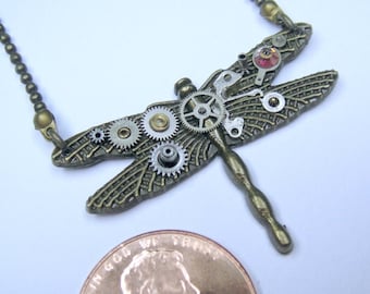 Piccola collana Steampunk di libellula