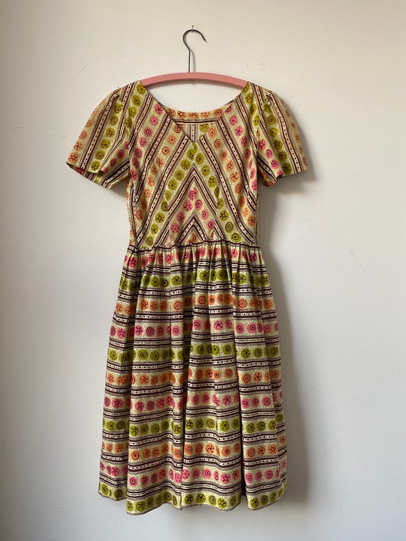 1960s Cotton Gylph Print Dress - image 3
