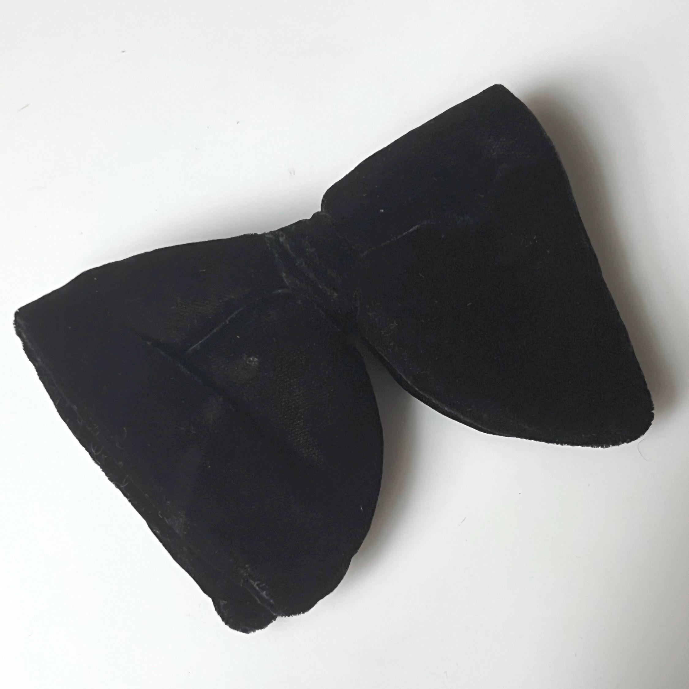 Vintage LaScala Black Velvet BowTie UNISEX in original box. Bow Tie Black 1970s Vintage Ties, Bow Ties & Cravats for  main image 3