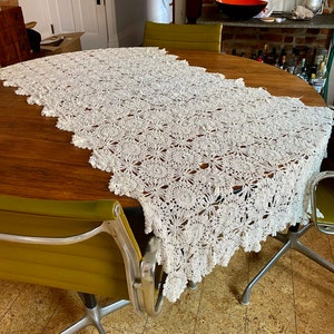 Vintage Hand Crocheted Table Runner/Tablecloth