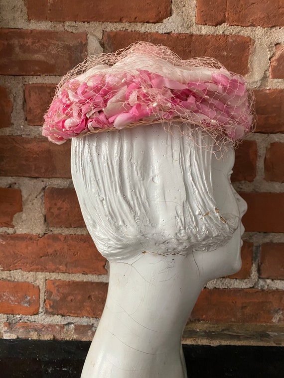 1950s Pink Pillbox Hat with Pink Flowers - image 6