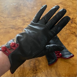Vintage 1960s Italian Leather Gloves: Black Mod Gloves with Red Button Accents, Size 8