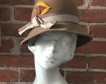 1950s Suzy et Paulette Felt Brimmed Cloche Hat