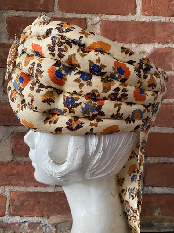 1930s Silk Turban with Back Flap Feature - image 3