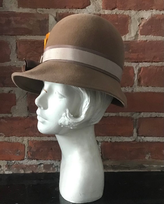 1950s Suzy et Paulette Felt Brimmed Cloche Hat - image 3