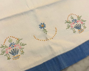 Vintage Embroidered Cotton Pique Guest Towel/Cottage Core/Farmhouse Style/Depression Era