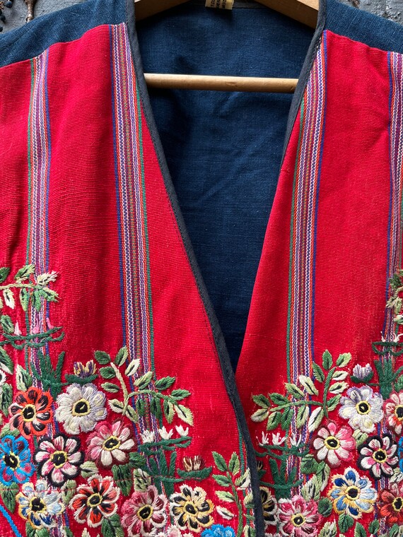 1960s Guatemalan Embroidered Cotton Vest - image 4