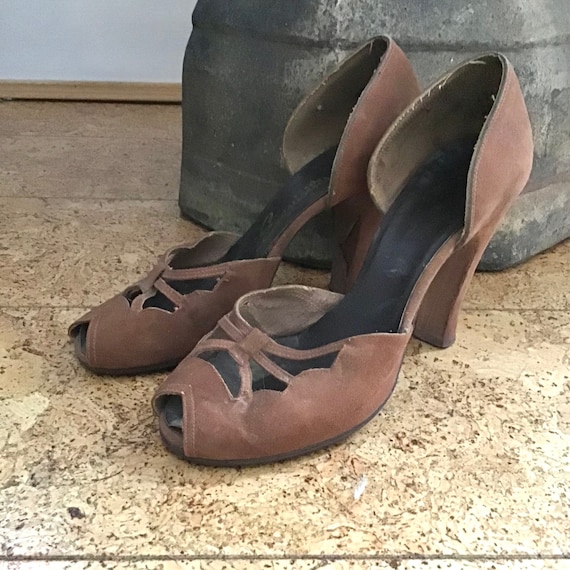 1940s Exquisites Brown Suede Peep Toe Heels - image 2