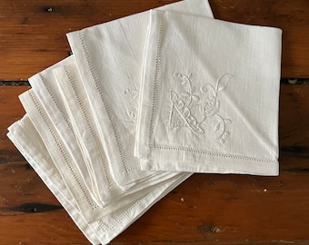 Vintage Embroidered Linen Napkin Set