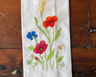 Vintage Linen Fingertip/Hand Towel with Appliqué Flowers