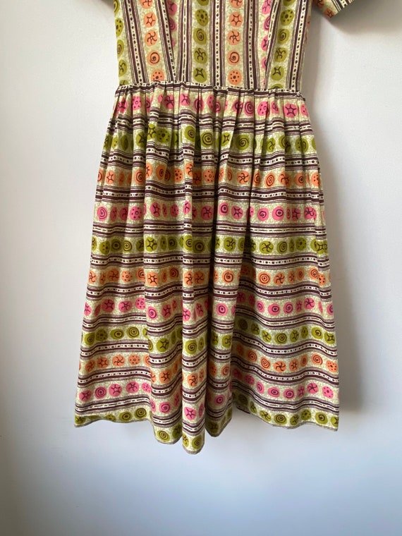 1960s Cotton Gylph Print Dress - image 7