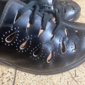 1930s Teardrop Cutout Laceup Shoes 5.5EE image 7
