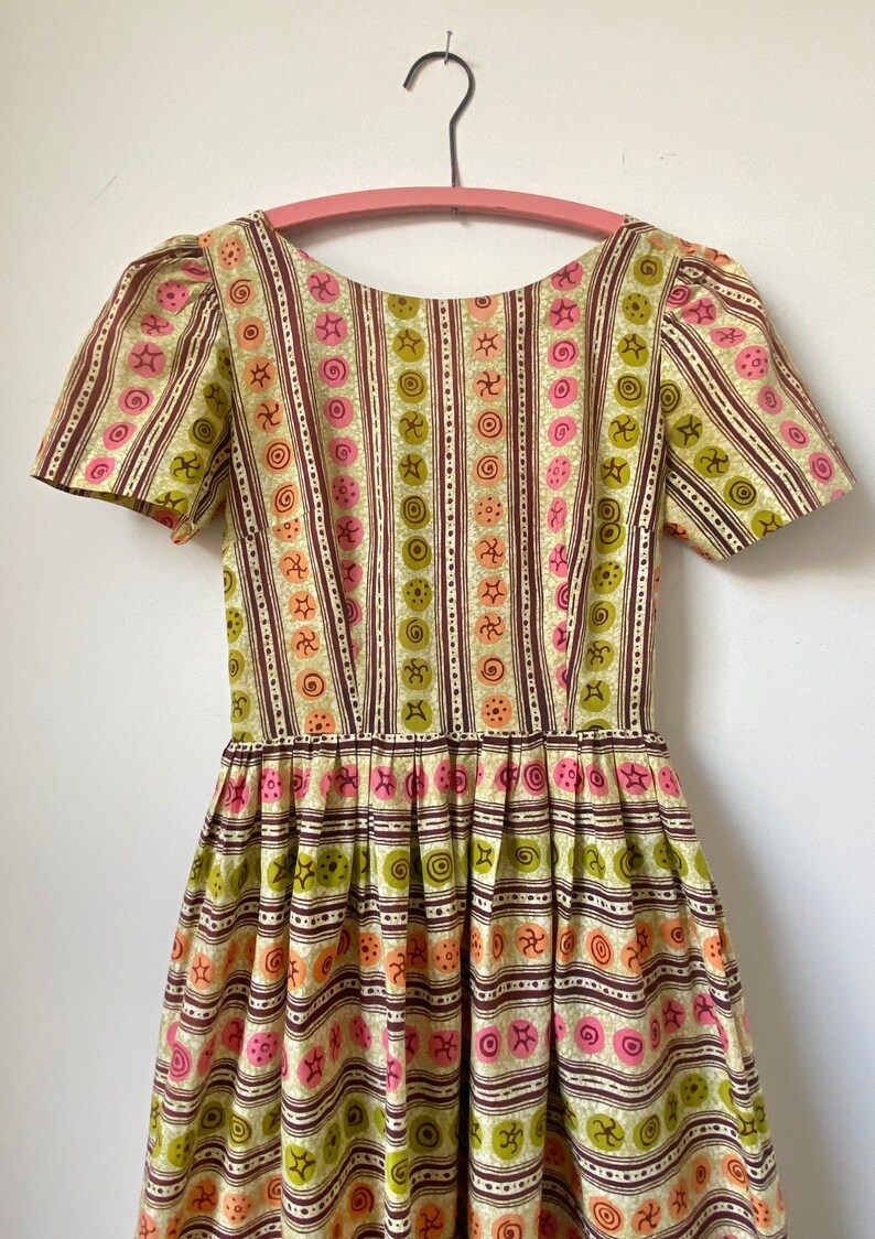 1960s Cotton Gylph Print Dress image 9