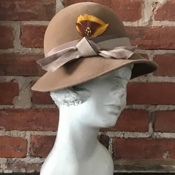 1950s Suzy et Paulette Felt Brimmed Cloche Hat - image 2