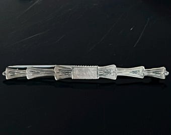 Épinglette édouardienne gravée