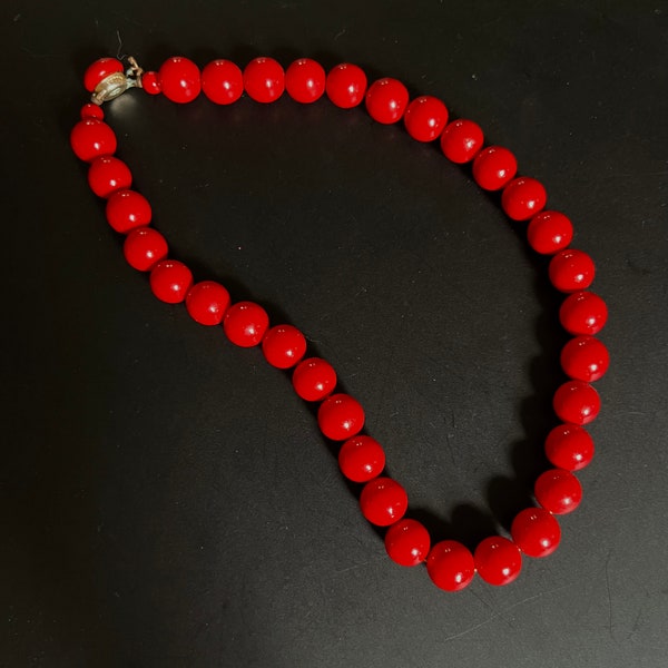 Mod Japanese Red Plastic Beaded Necklace