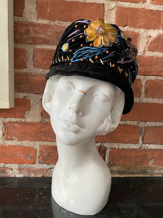 VINTAGE BLACK VELVET CLOCHE HAT WITH FLOWER ACCENTS s-l400.jpg main image 3